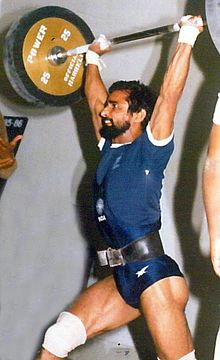 Parvesh Chander Sharma Clean & Jerk.jpg-ті орындайды