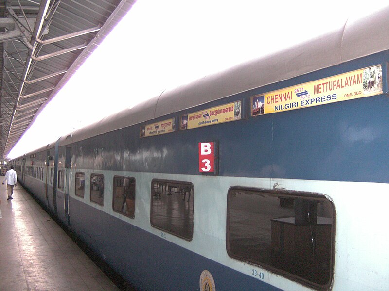 File:Nilgiri Express at Chennai Central Station.jpg