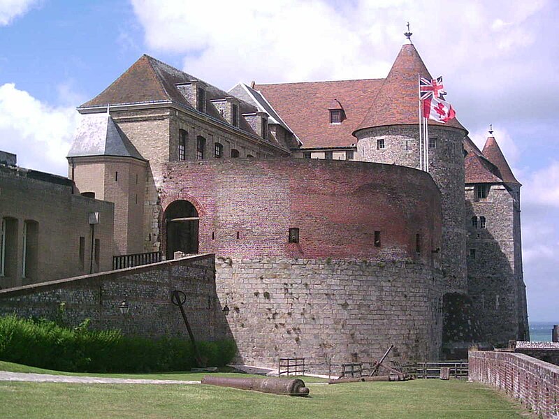 File:Château-musée de Dieppe.jpg