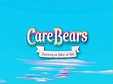 Judul film ini muncul logo melawan langit biru dengan beberapa awan putih. Kata-kata "Care Bears" ditumpuk di atas subjudul, "Perjalanan ke Lelucon-a-lot".