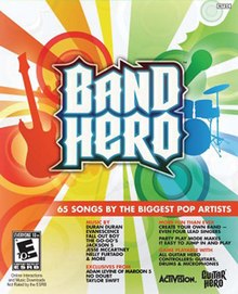 Le logo du jeu "Band Hero" se trouve au centre d'un fond blanc, avec un arc-en-ciel de faisceaux de couleurs sortant sur les bords ;  des figures d'une guitare, d'une batterie et d'un microphone sont placées autour du logo dans la palette de couleurs arc-en-ciel.  Les détails textuels sur le jeu (groupes et chansons inclus) sont répertoriés en bas à droite de la boîte.