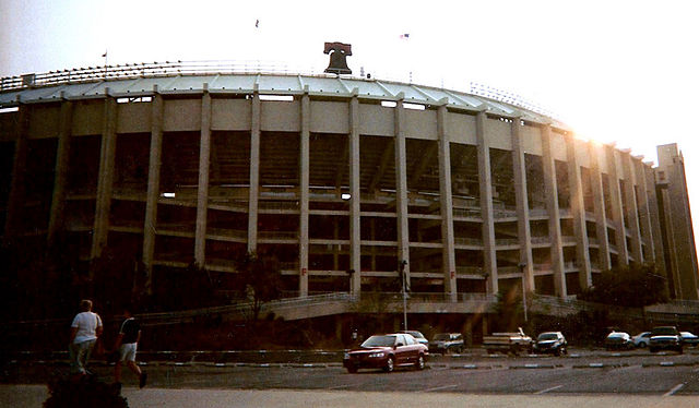 Exterior of Veterans Stadium in 1986