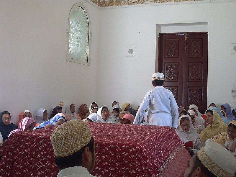 File:Malik Al-Ashtar grave.jpg