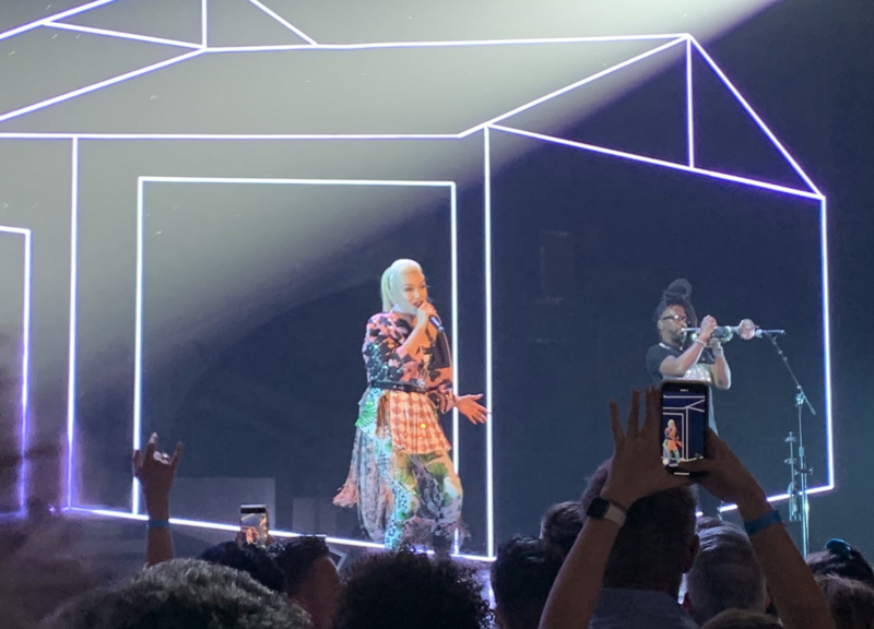 File:Gwen Stefani – Just a Girl Tour ("Spiderwebs").png