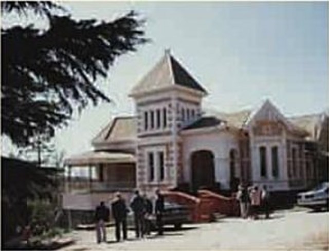 Reunion marking the 50th anniversary of the wartime use of Birralee and neighbouring Brierly Lodge by Scotch College. (May 1992)