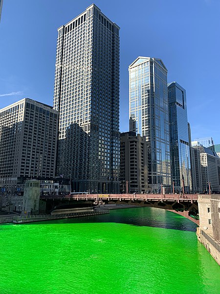 File:Chicago River dyed green St Patricks Day 2021.jpg