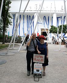 Liz-N-Val mit dem 1. Globalen Museum auf der Biennale in Venedig 2011