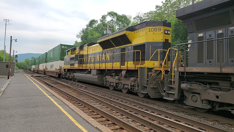 File:NS 1069 (Virginian) at Lewistown, PA.jpg