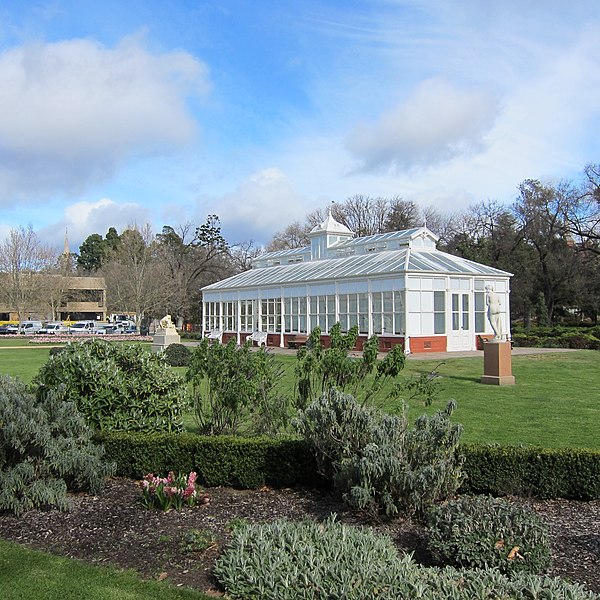File:Conservatory Gardens, Rosalind Park, Bendigo,Victoria, Australia, September 2014.jpg