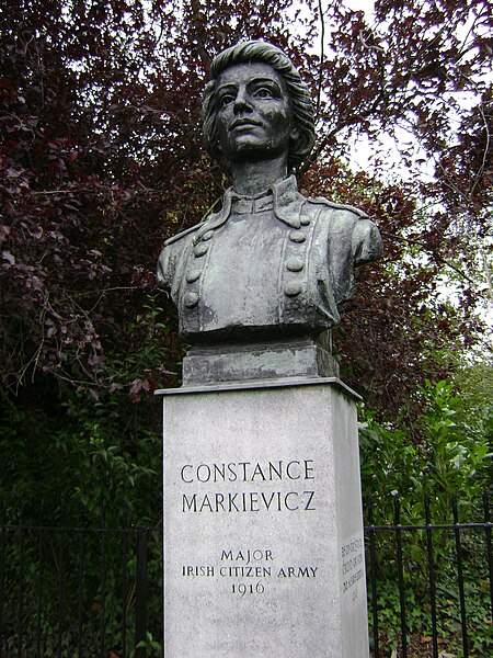 File:Constance Markiewicz in st stephens green.JPG