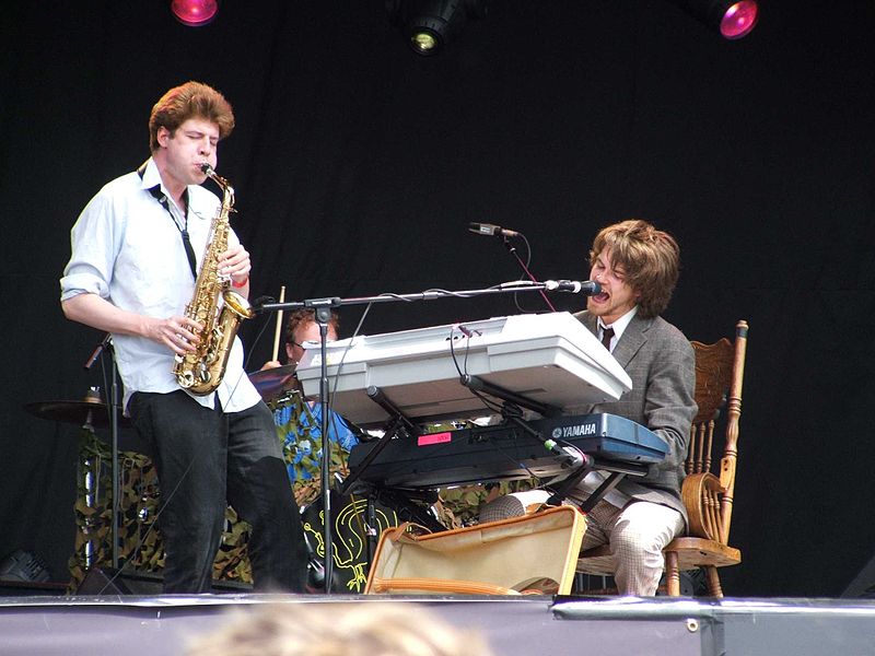 File:Guillemots live2.jpg