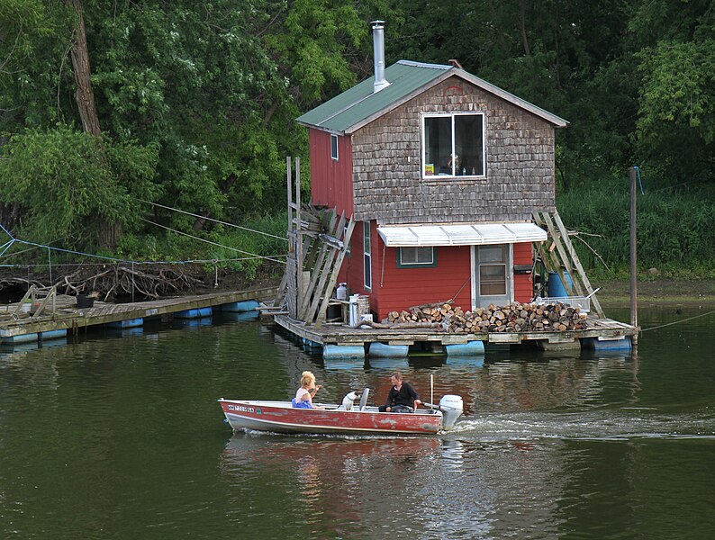 File:BoathouseWinonaMN.jpg