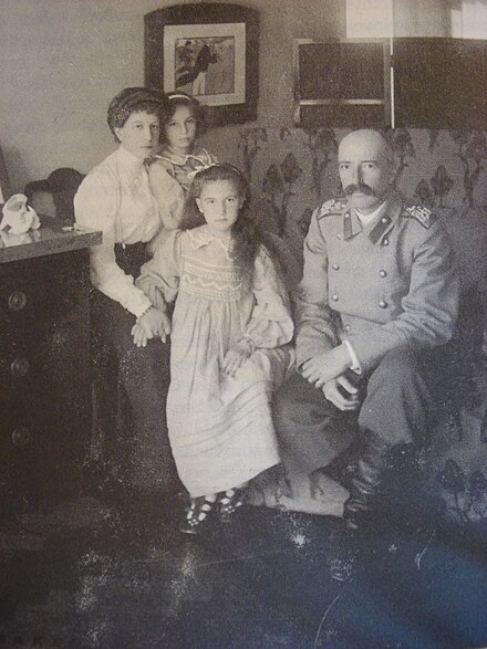 Grand Duchess Maria Georgievna and her husband Grand Duke George Mikhailovich of Russia with their two daughters. 1908