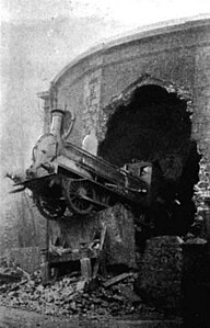 Harcourt St train crash 1900.jpg