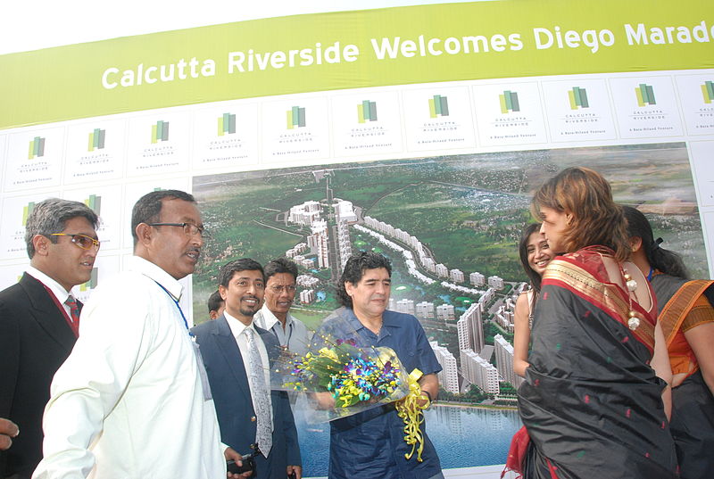 File:Maradona being felicitated at Calcutta Riverside - 1.JPG