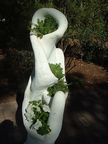 File:Mother earth sculpture .JPG