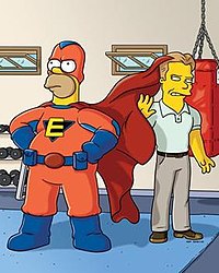 Eine fette Zeichentrickfigur steht in einer roten Superheldenuniform mit Umhang und zeigt eine heldenhafte Pose.Hinter ihm ist eine fitte, gut gekleidete Zeichentrickfigur, die genervt aussieht.Die Kulisse ist ein Kraftraum mit offenen kleinen Fenstern.