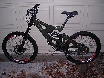 A Giant Faith 2 downhill mountain bike with 6.5 inches of travel in the front and 8 inches in the rear.