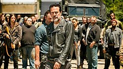 Negan Arrives ĉe Alexandria.jpg