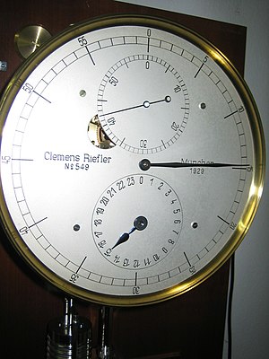 The Riefler precision pendulum clock No. 549, currently (2006) serving as the workshop regulator in the horological workshop of the Deutsches Museum. Rief549-Deutsches Museum-Dial.JPG