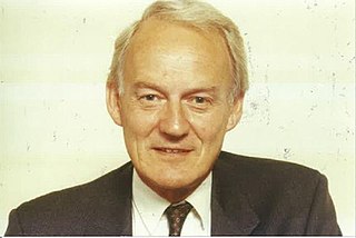 David Hull (paediatrician) British paediatrician (1932–2021)