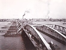 1901 photograph of The Old Howrah Bridge Howrah Bridge-1901.jpg