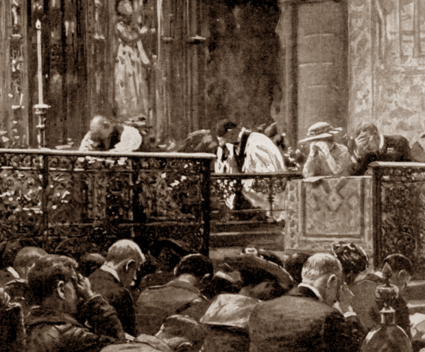 Davidson (kneeling, l.) and George V (kneeling, r.) at a service to pray for peace, Westminster Abbey, 1917