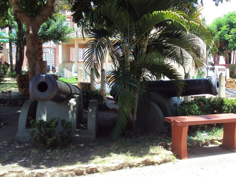 File:Santarem cannons.JPG