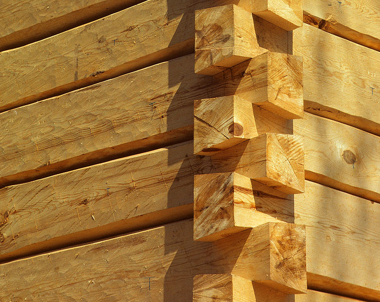 File:Dovetail corner, Full-scribe, hand-hewn logs.jpg