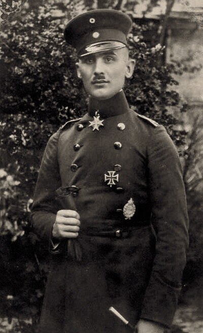 Rudolf Berthold c. 1918. The clutched gloves conceal his paralyzed hand.