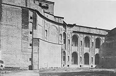 The court. Palazzo Farnese Piacenza fronte cortilizio.jpg