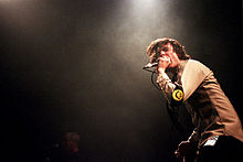 Джефф Пеналти выступает с The Dead Kennedys в Сан-Франциско в 2006 году. Фото Нила Моттерама.