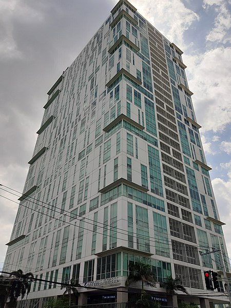 File:Araneta City Cyberpark Tower 1.jpg