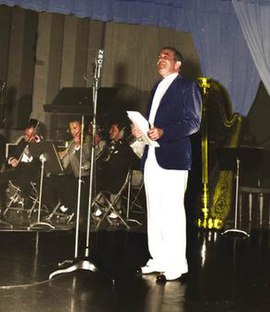 Al Jolson rehearses for an April 1935 Shell Chateau broadcast. Shellchateaujolsonapril35.jpg