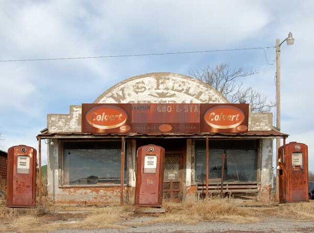 A now-abandoned gas station and general store in Cogar, Oklahoma, was used in a scene from the film. The Colvert sign has since been removed, revealin