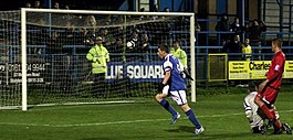 Marsh, Droylsden'e karşı bir maçta gol atıyor