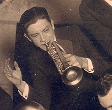 Hardy tocando con la Carlisle Evans Band en 1921.