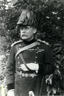 Ser Edmond Taunsend o'z armiyasida, taxminan 1904.jpg