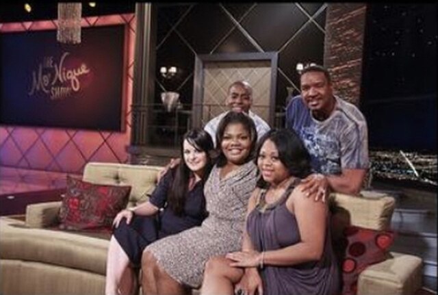 The cast of The Parkers on The Mo'Nique Show: (l-r) Ken Lawson, Dorien Wilson (back row), Jenna von Oÿ, Mo'Nique and Countess Vaughn (front row)