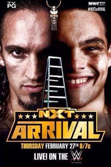 Die Gesichter zweier Männer sind zu sehen, der linke bärtig und der rechte lächelnd;  zwischen ihnen hängt die NXT Championship über einer Leiter.  Der Eventtitel „NXT Arrival“ ist in Gold geschrieben.