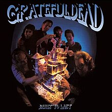 De Grateful Dead bouwen een kaartenhuis.