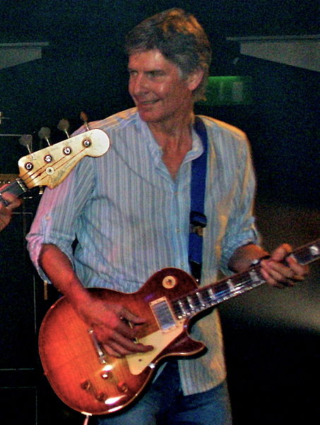 File:Gary Grainger - LIVE 2009.jpg