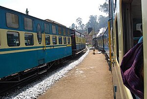 Lovedale Station-da Nilgiri tog'li temir yo'l .jpg