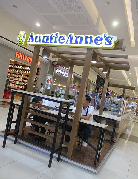 File:Auntie Anne's14.jpg