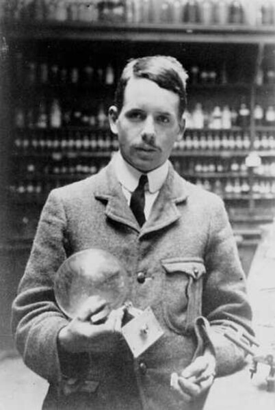 Henry Moseley in his lab.