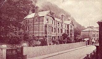 Bron Castell, High Street, Bangor c1905 Bc 640x373.jpg