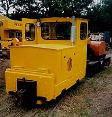 Two models of Simplex locomotive at Alan Keef's works, 1999 SimplexAlanKeef.jpeg