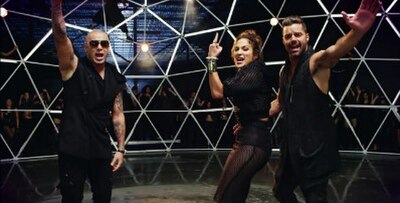 A screenshot from the music video, depicting Martin, Lopez, and Wisin singing the song and dancing to it.