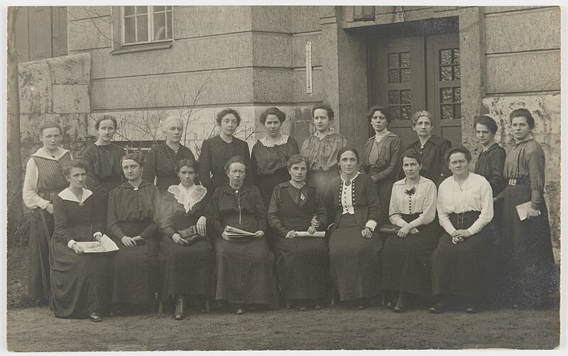 File:Female MPs of MSPD Germany 1919.jpg