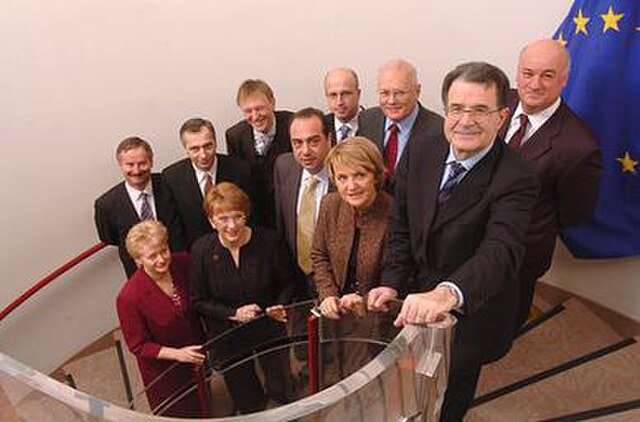 New members of May 2004 with president Prodi